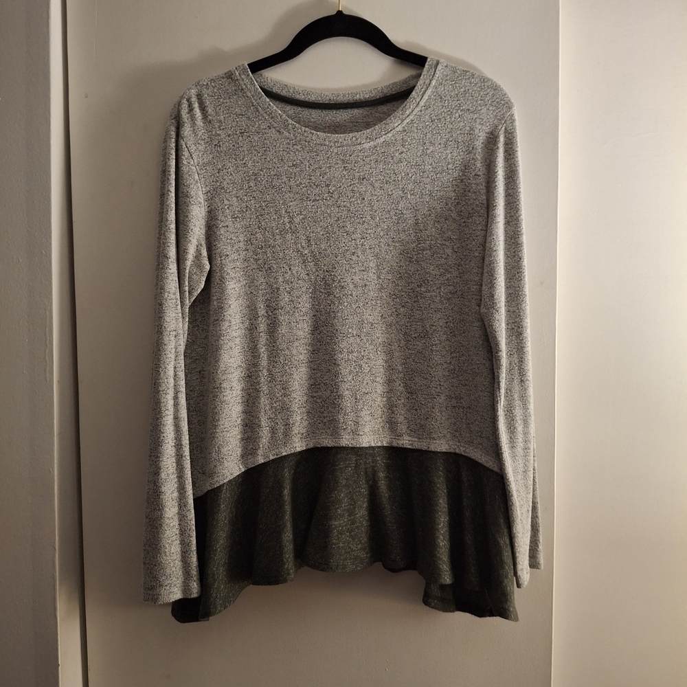 Cuddl Duds Women's Green Heathered and Dark Green Peplum Women's Top